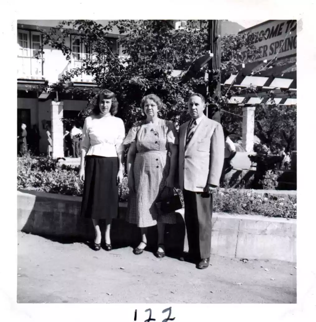 122-Mr. & Mrs. H.H. Anderson, & daughter, Fresno, California.